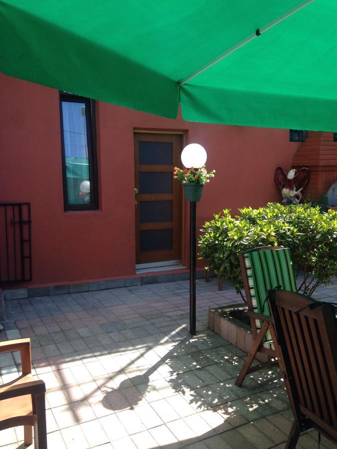 Nana'S House Hotel Batoemi Buitenkant foto