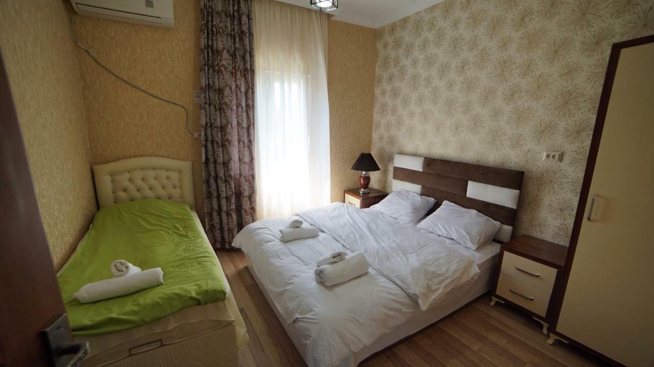 Nana'S House Hotel Batoemi Buitenkant foto